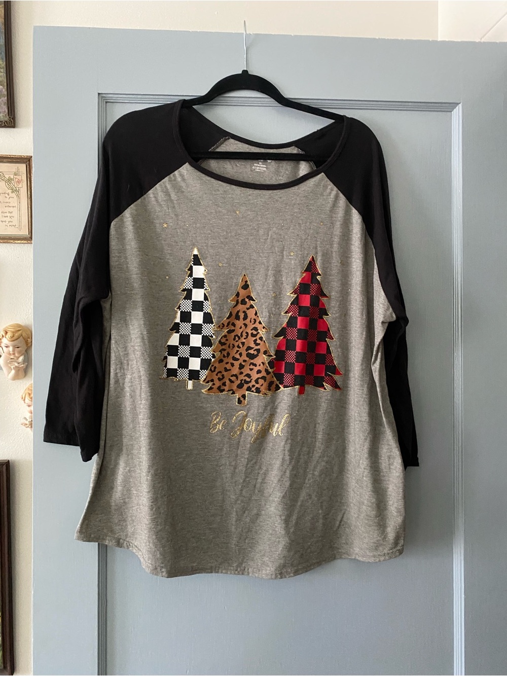 Holiday Time Raglan Sleeve Graphic Tee with Festive Tree Motif
